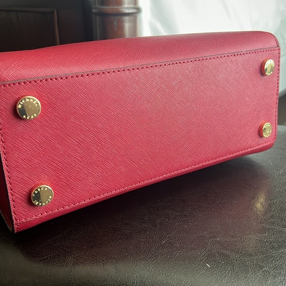 Michael Kors Classic Handbag in Red/Maroon (Like new) - Picture 3 of 9